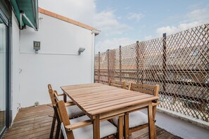 屋外ダイニングエリア