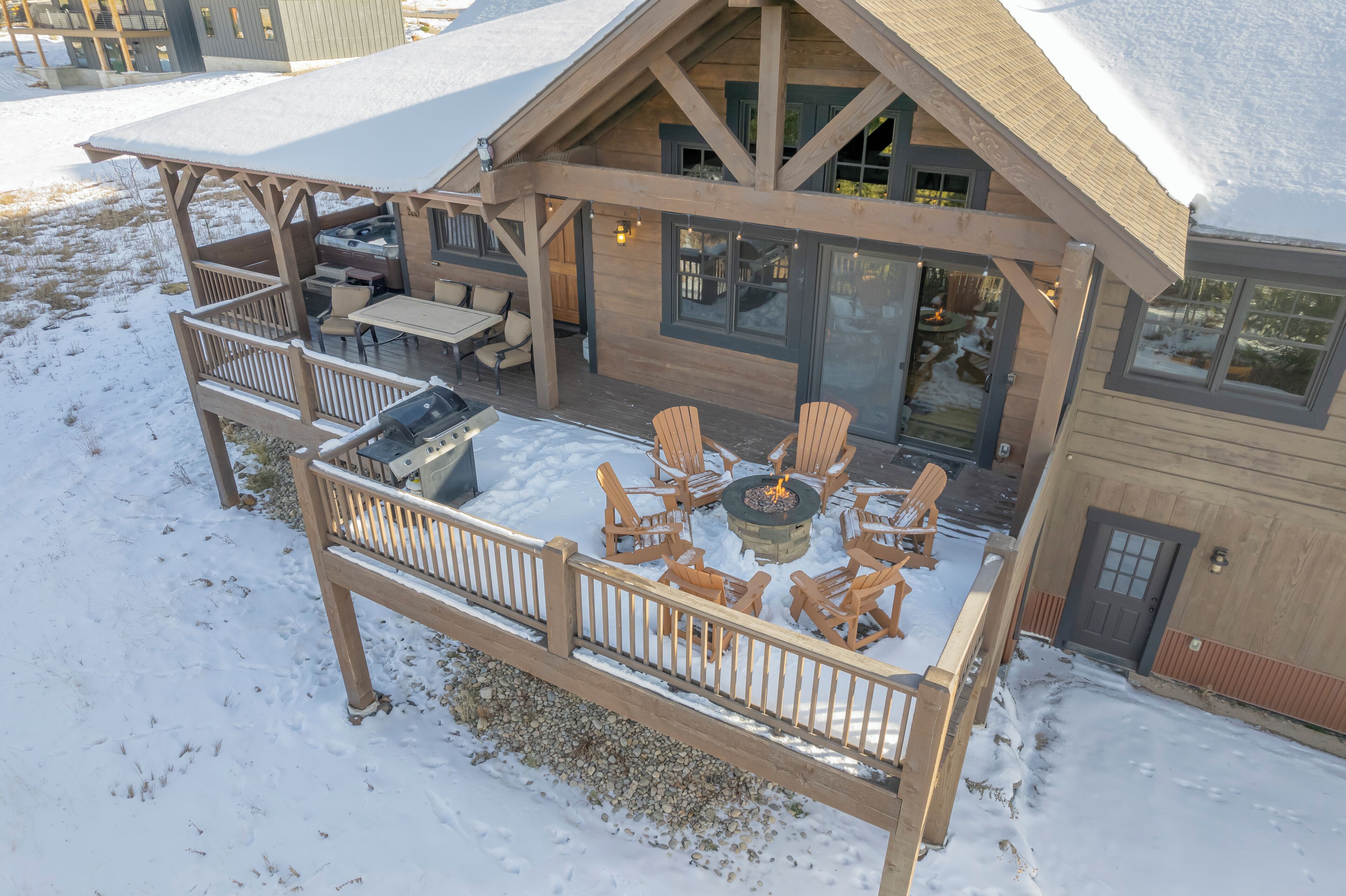 新作グッ Trailside Lodge: Indoor Putting Green, Hot Tub, Ski, Fish アウトドア寝具