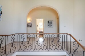 Common area (corridors, hall)