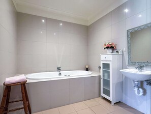 Bright bathroom with bathtub 
