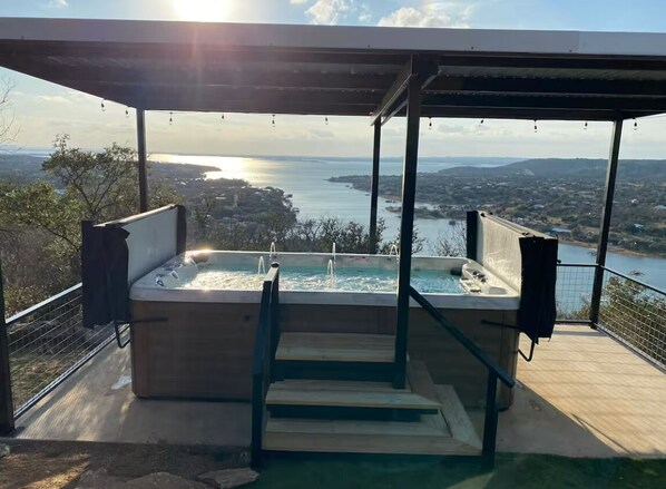 Outdoor spa tub