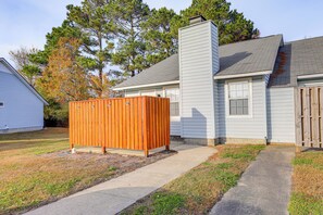 Townhouse Exterior | 1 Mi to Local Playground