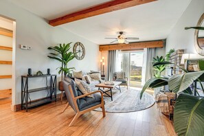 Living Room | Free WiFi | Wood-Burning Stove | Board Games