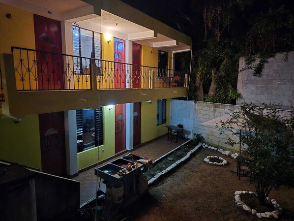 Vista frontal de la propiedad