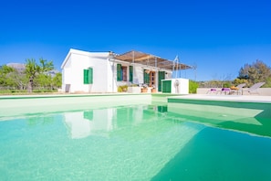 Schwimmbad des Ferienhauses
