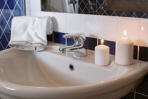 Autumn, Bathroom, Spring, Summer