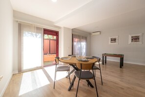 Außenseite Ferienhaus [Sommer]