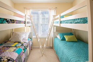 Children's Bunk Room Sleeps 4