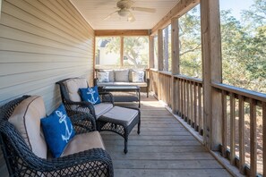 Screened In Back Yard Porch