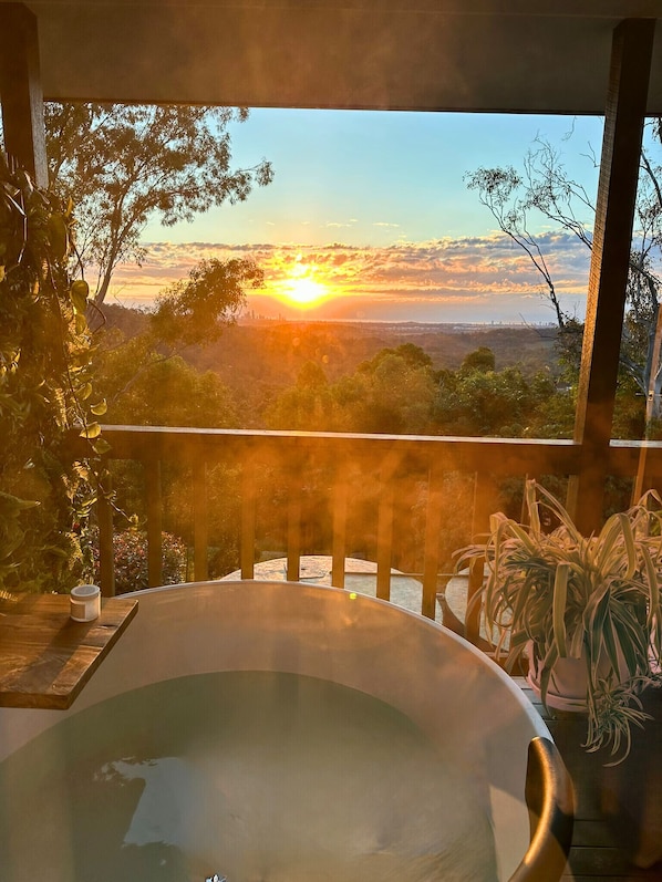 Outdoor spa tub