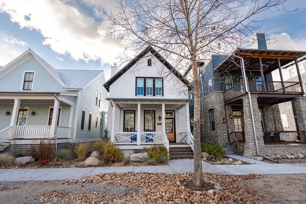 Located in the heart of the South Main neighborhood, just minutes to downtown Buena Vista 