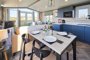 Kinara Lodge, Pickering - Host & Stay
