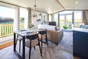 Kinara Lodge, Pickering - Host & Stay