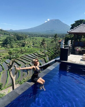 Infinity pool