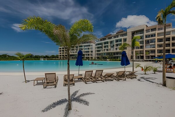 Swimming pool,Beach