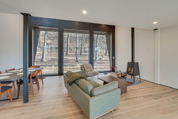Highland Vacation Rental | 3BR | 3BA | Steps to Enter | 3,000 Sq Ft