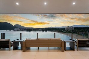 5 - lanai seating with ocean view