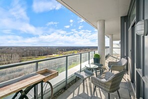 Private, full-length balcony overlooking the Thundering Waters golf course.
