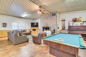 Living Room | Smart TV | Full Sleeper Sofa | Pool Table | Single-Story Home