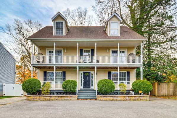 Annapolis Vacation Rental | 4BR | 3.5BA | 2,900 Sq Ft | Stairs Required