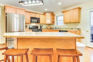 Kitchen | 2nd Floor | Drip Coffee Pot | Dishwasher | Blender