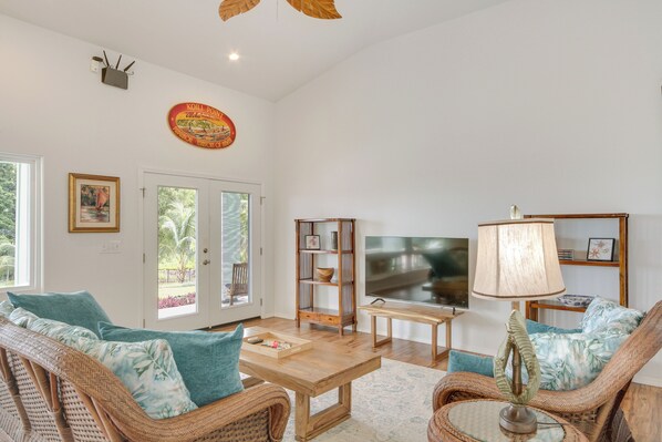 Papaikou Vacation Rental | 2BR | 2BA | 1,750 Sq Ft | 1 Step Required