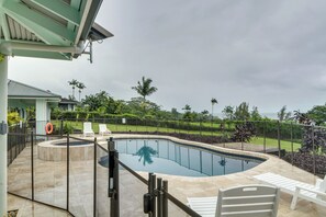 Shared Pool & Spa | Ocean Views | 3 Mi to Honoli'i Beach Park