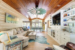Main House Gathering Room | Smart TV w/ Cable | 1st Floor