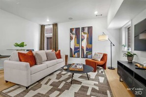 Pull out queen couch sleeps 2