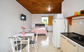 Kitchen or kitchenette,Dining area