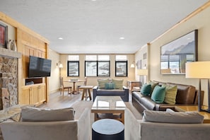 Home Decor, Furniture, Indoors, Living Room, Couch