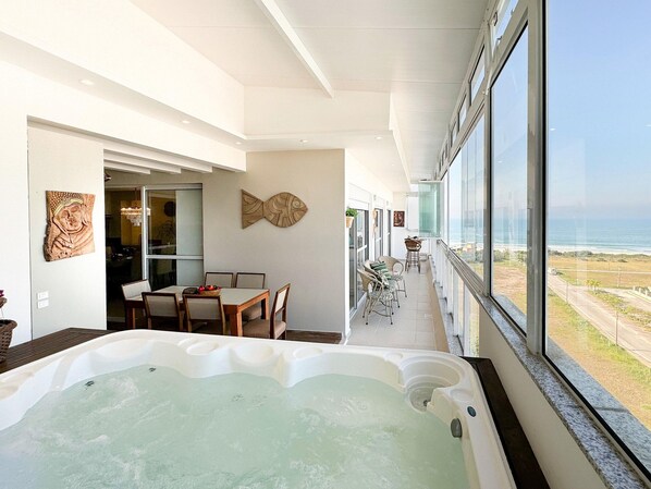 Seating area,Hot Tub,Sea view