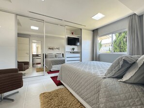 Photo of the whole room,Bedroom