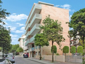 Wohnung, Nachbarschaft, Wohngebiet, Eigentumswohnung, Urban Design, Menschliche Siedlung, Mischnutzung, Balkon, Familienauto