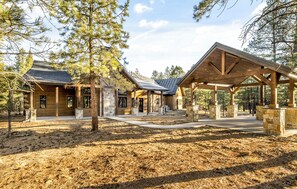 Ponderosa Peaks Pavillion
