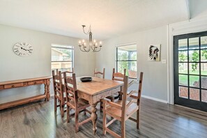 Dining Area | Dishware/Flatware