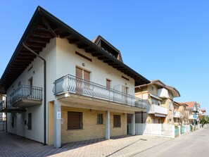 Himmel, Gebäude, Eigentum, Fenster, Haus, Urban Design, Nachbarschaft, Wohngebiet, Grundeigentum, Fassade