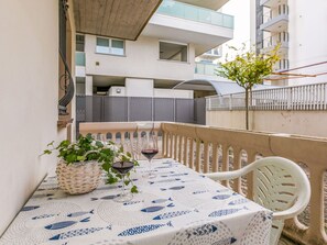 Table, Property, Building, Sky, Window, Wood, Interior Design, Cloud, Lighting, Outdoor Furniture