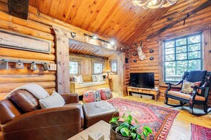 Living Room | Free WiFi | 1st Floor