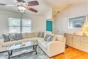 Living Room | Smart TV | Free WiFi