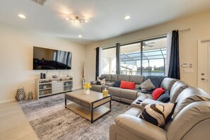 Living Room | 1st Floor | Smart TV | Board Games