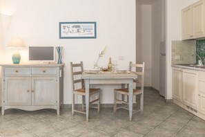 Autumn, Dining Room, Spring, Summer