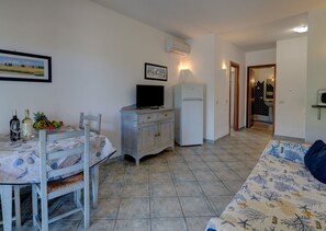 Autumn, Living Room, Spring, Summer