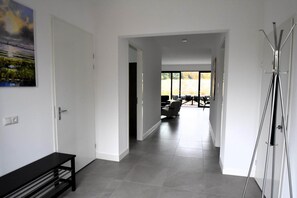 Entrance / Reception