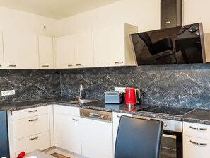 Countertop, Cabinetry, Property, Furniture, Building, Kitchen, Kitchen Sink, Kitchen Stove, Sink, Wood