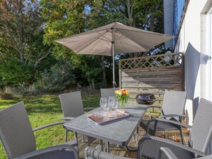 Table, Meubles, Propriété, Plante, Tableau De Plein Air, Chaise, Ombre, Arbre, Mobilier De Jardin, Design Intérieur