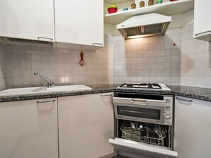 Küchengerät, Küche, Herd, Countertop, Major Appliance, Herd, Gasherd, Haushaltsgerät, Cabinetry, Cooktop