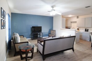 A cozy and complete living space featuring a comfortable seating area and a fully equipped kitchen just steps away. Perfect for relaxing, and sharing memorable moments with family or friends.