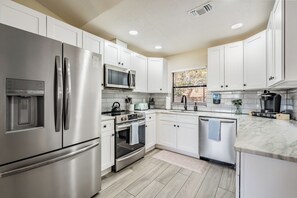 Whip up delicious meals in this fully equipped kitchen with modern stainless steel appliances, pots and pans, spices, cutting boards, Keurig coffee maker and kid-friendly tableware. Spacious countertops and all the essentials make it perfect for families and entertaining. 