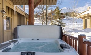 MH 7 Derringer hot tub1